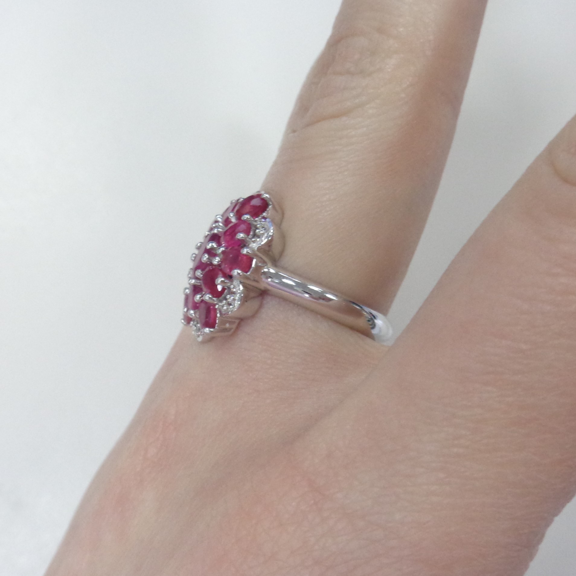 Серебряное кольцо с рубинами